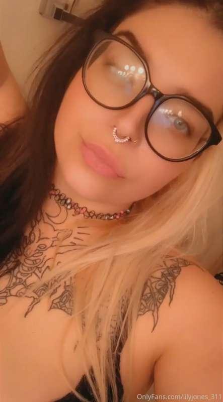 20% off on my paid page rn. Come see uncensored content and ..