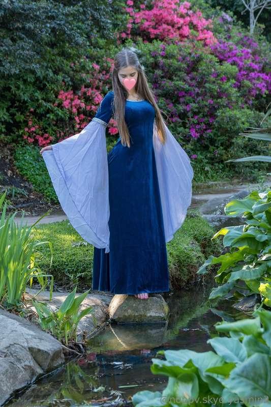 You asked me to share my Arwen pics so here they are 🧝‍♀️ I ..