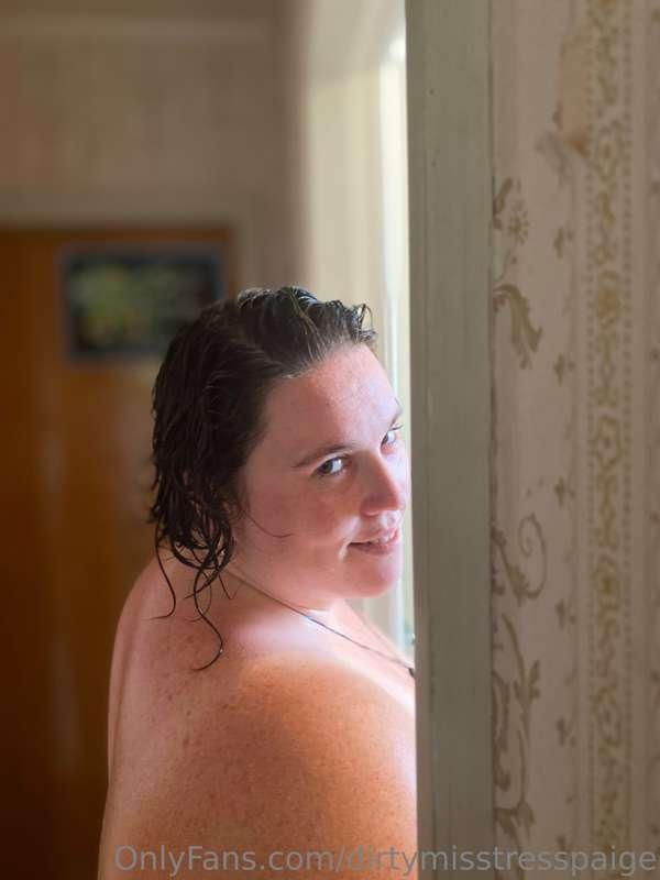 Ow no , she has spotted me 🤣 

Xoxo 

ChubbyHubby