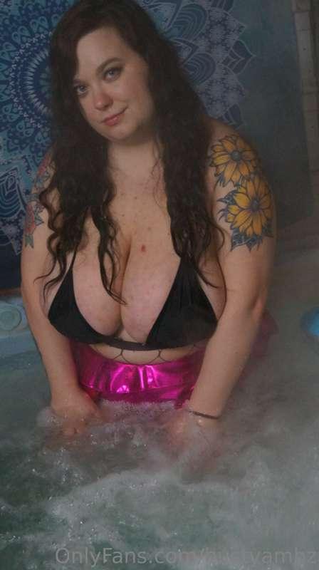 bustyambz image #11