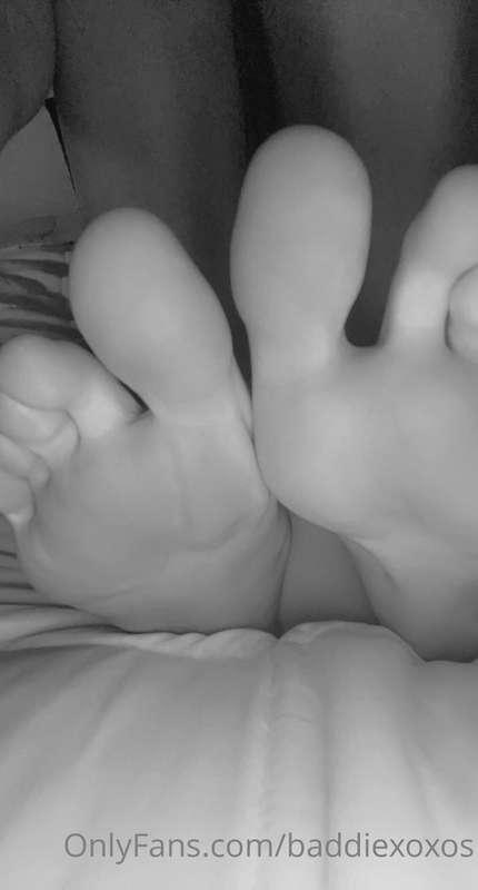 would you suck on my toes 😋