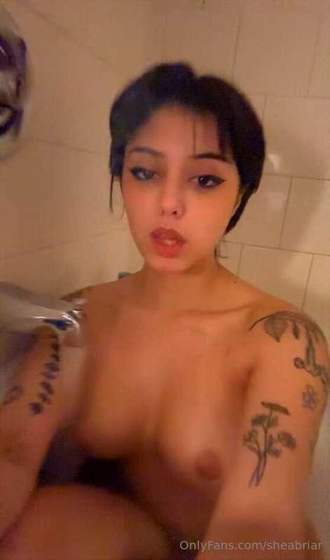 nood in a tub w my bb j 🛁 turn ur renew on to bee a part of ..