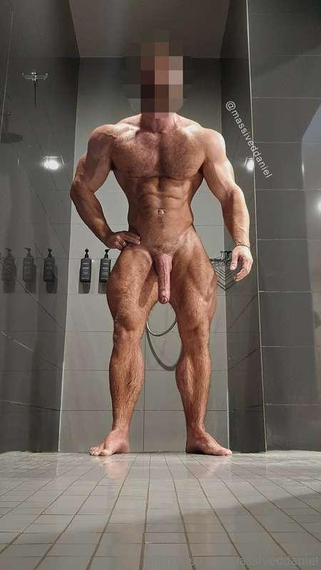 Day 1 of flexing naked in gym's changing room until somebody..