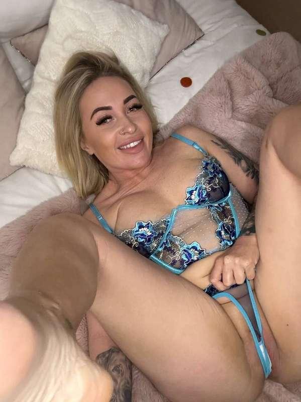 Head over to @blondeizzy-vip VIP page babe! Be the first to ..