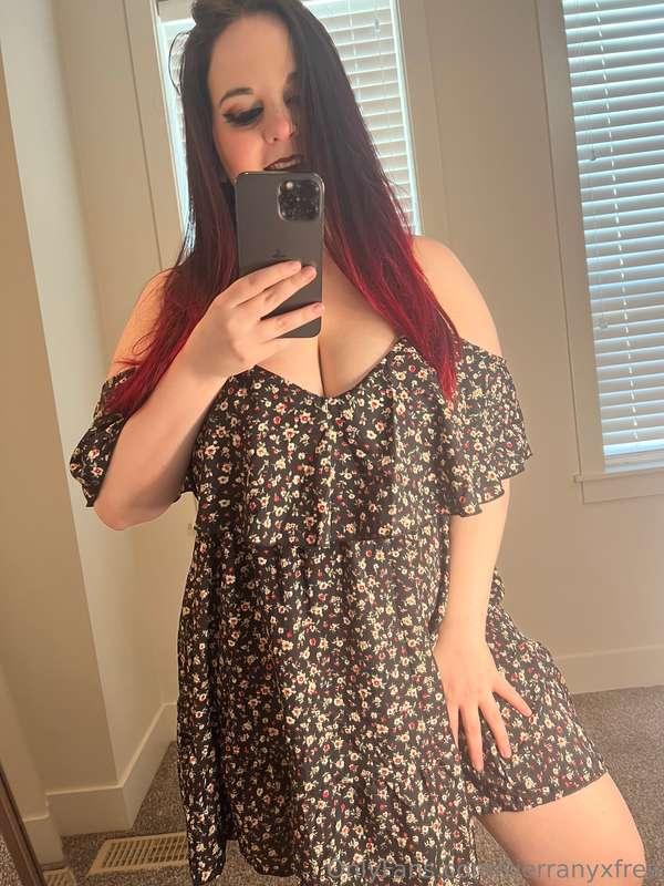 Do you like my new dress? 🥰