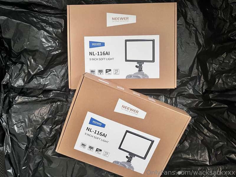 SETUP: Got a new pair of portable LEDs via an IG ad (yeah, r..