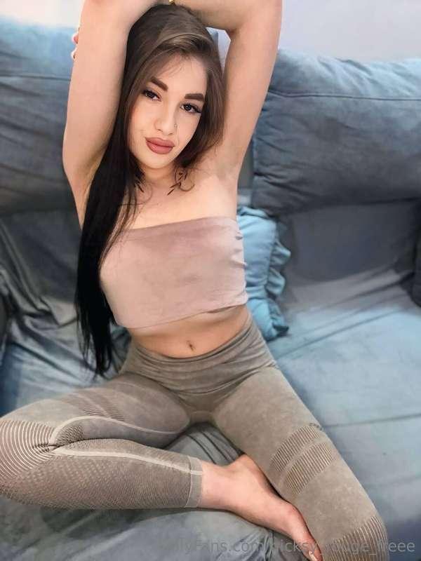 I don’t want soft tonight. I want savage. 🍑