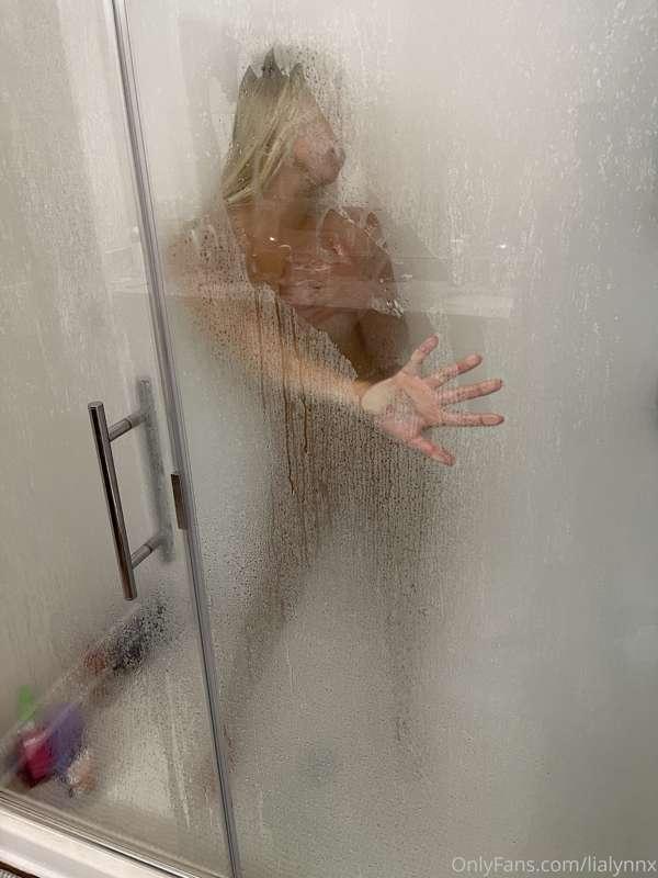 Would you f*ck me in the shower..? 💦😏