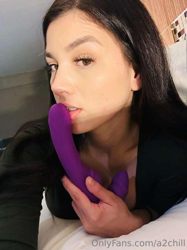 Want to watch me play with my toy? 💦🤭
