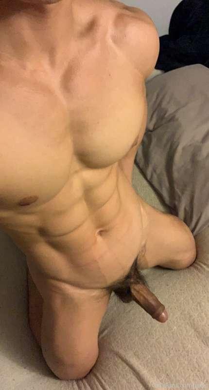 Hope everyone’s week is going alright, here’s a nude 😉
