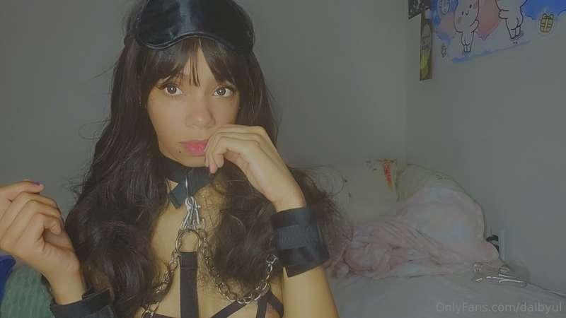 Hi darlings♡ I'm always down to play in the bedroom 😉 come s..