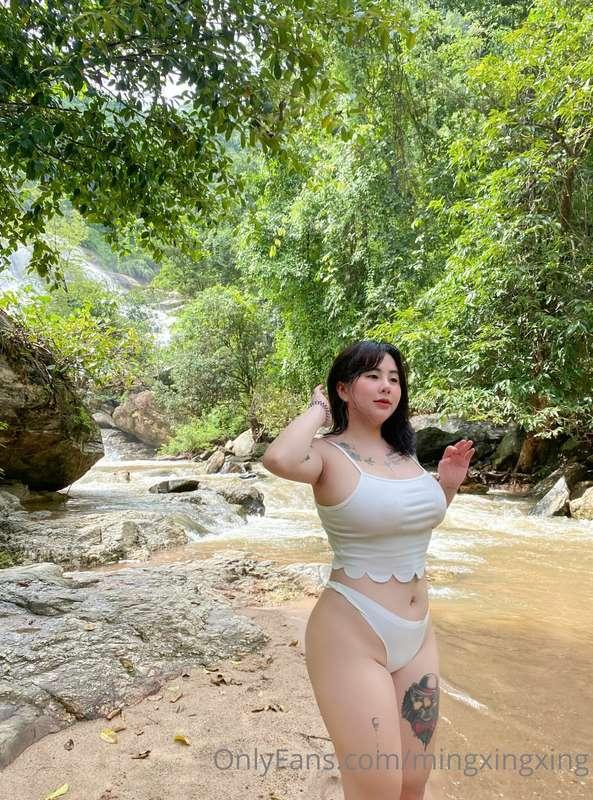 💦  I falling in love with waterfalls 
And wanna f*CK with so..