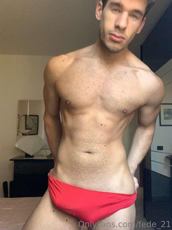 San Valentino ❣️  Chi mi vorrebbe porgere una rosa?🌹⬇️