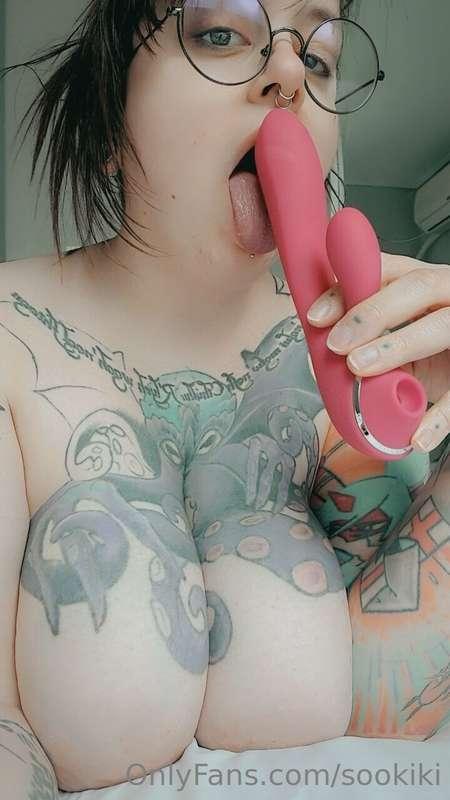Hey! I intend to touch myself while thinking of one of you (..
