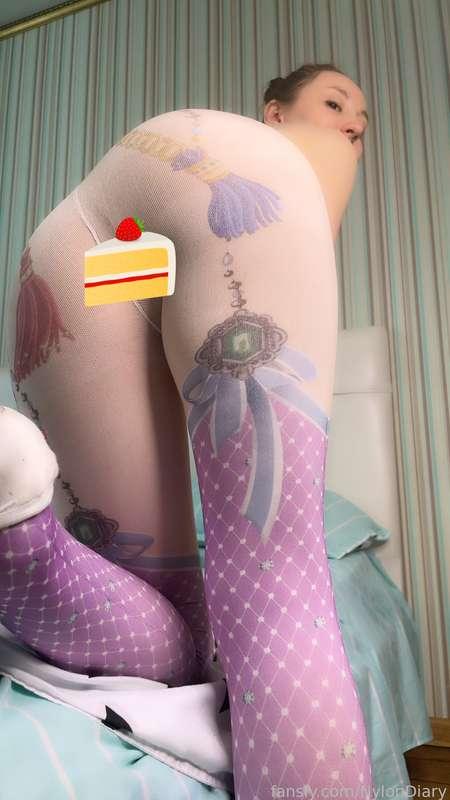Touch my marshmallow butt 🤤🙌🏻

#tights #pantyhose #feet #ass #nylons #ballerina #leggings #slippers #butt #fyp
