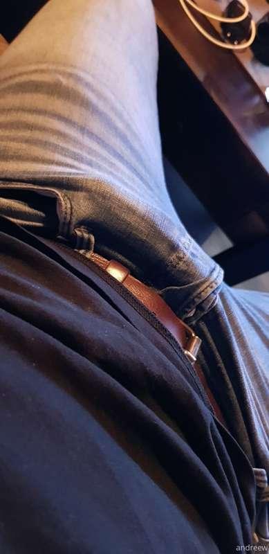 OMG my dick 🙊 do you see it? So horny, so my jeans can't hol..