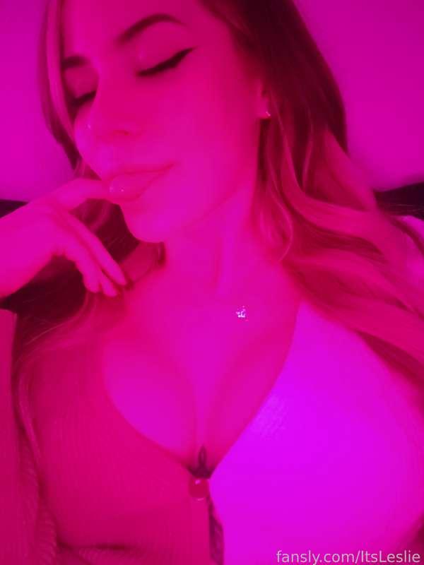 Check your DMs - it's from your long distance girlfriend 🥰 ya know, the one who's missing you on Valentines Day !! 

#girlfriend #fyp #pov #solo #nsfw