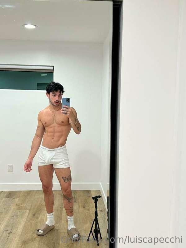 Flexing before hitting the shower 🚿 ***swipe left to see the..