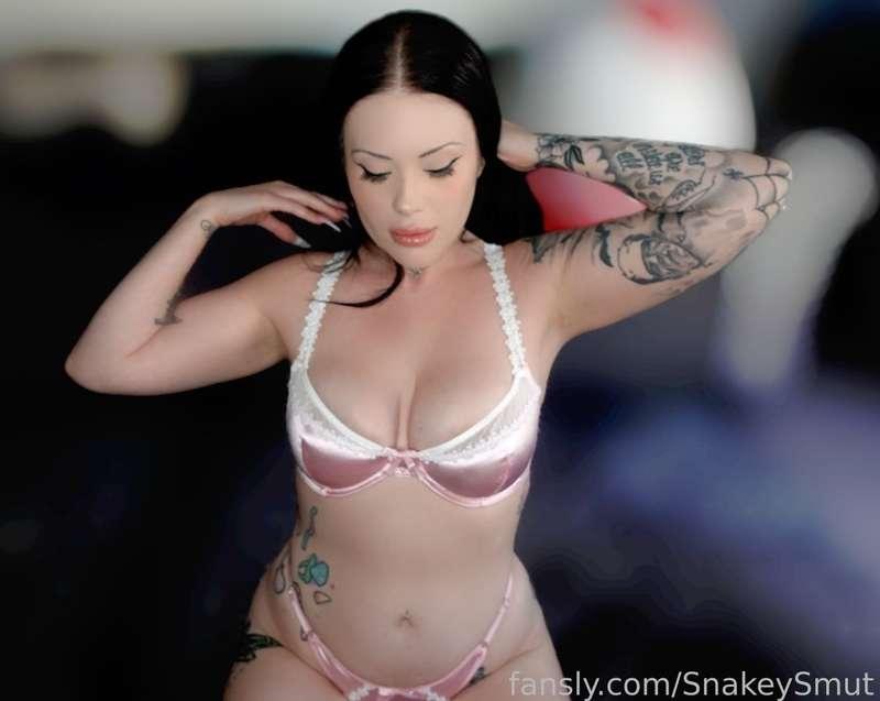 my pussy literally clenches up when i read good, horny smut. i think i should scroll through my favorite sites while cockwarming you so you can enjoy the feeling, too 💕

#gothgirl #hentai #pussy #dirtytalk #lingerie