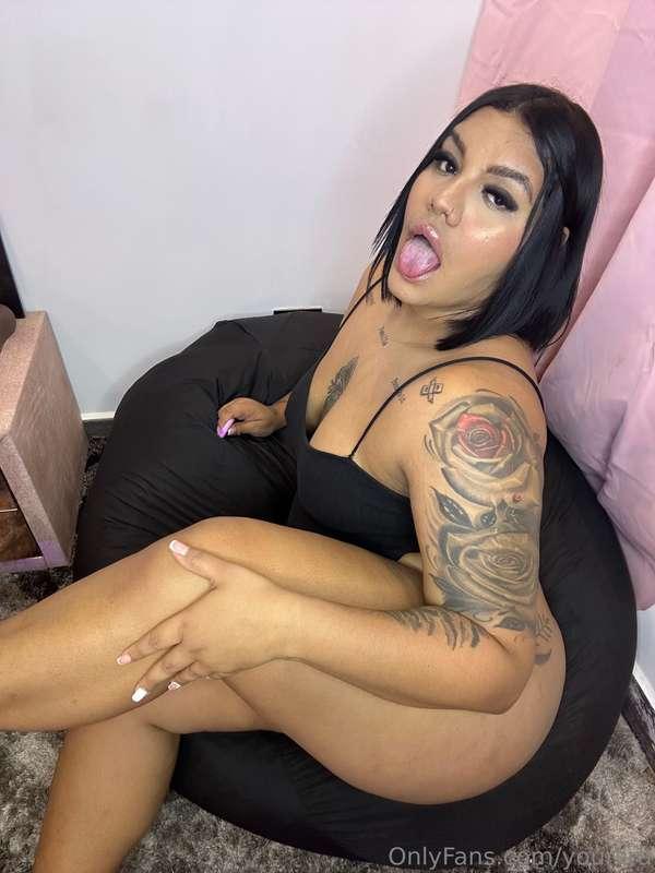 wanna see what else this tongue can do tonight? 👅