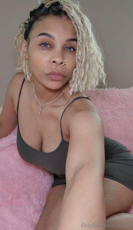 Don't you love my eyes? 