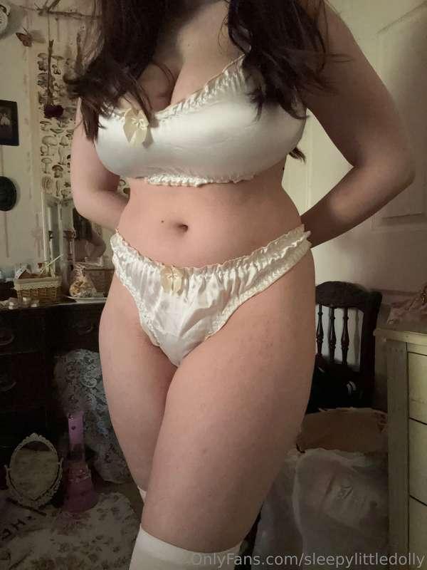 A classic white set 🐇