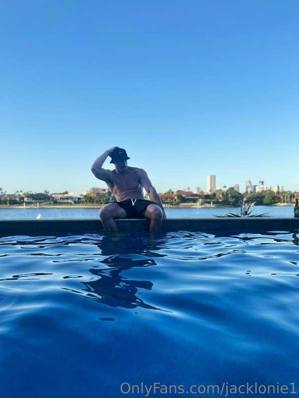Im ready to dive into your body of water💦😝