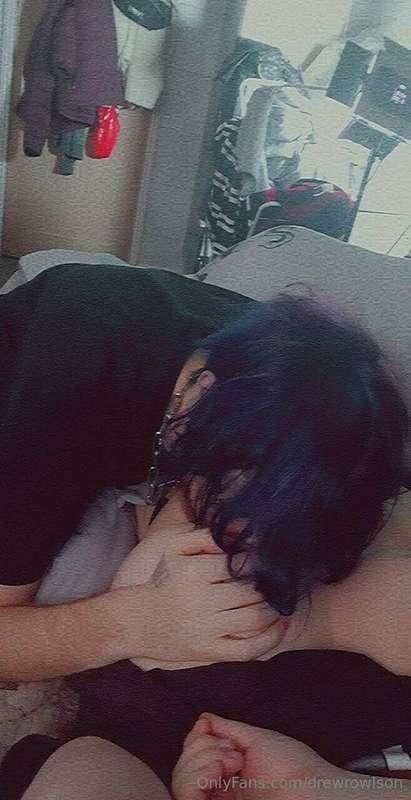 Who's tryna wake up to tiddies 👀