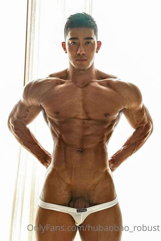 男朋友在比赛的时候也太瘦了，摸着都没有手感了🥲

When bf is on season, too shredded ..