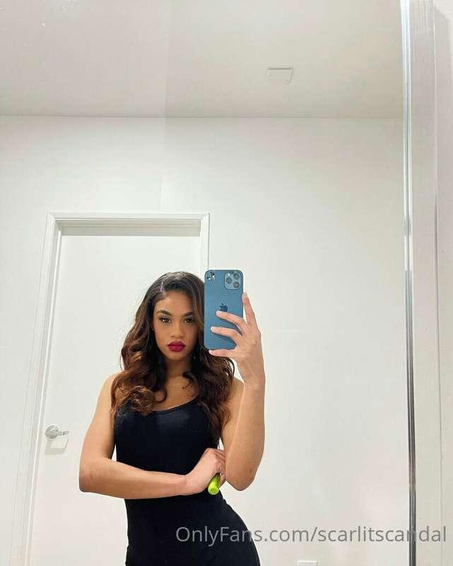 this girl wants to DM you. what are you waiting for?