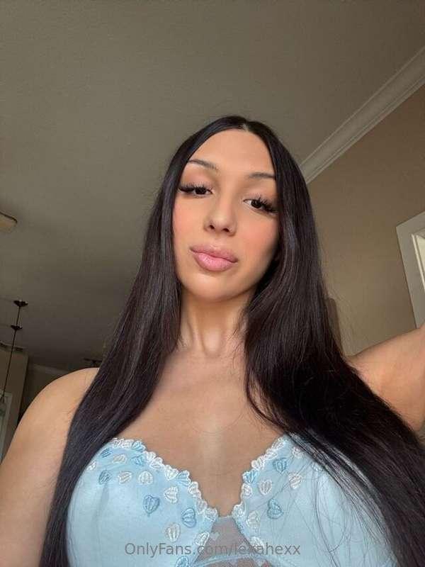 You know what I'm looking at and it looks so tasty 😏