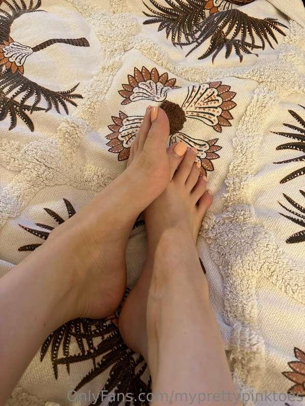 My feet need a massage :( Any offers? xx