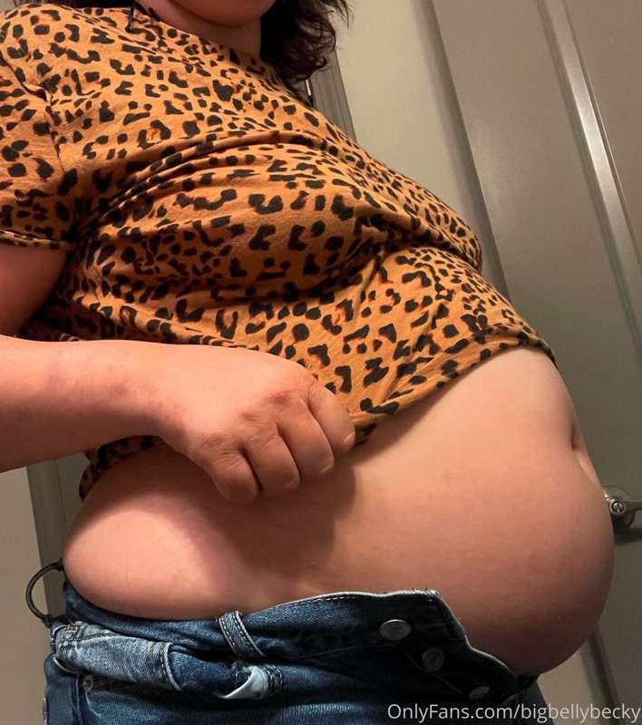 bloated belly 😏🤤