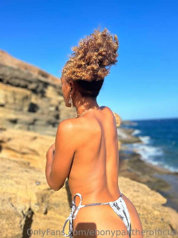 chissà dov'è finito il top del mio bikini 🙈