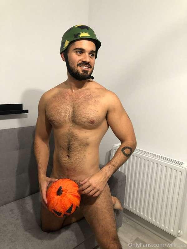 Hallowen is coming! What costume are you planning to dress u..
