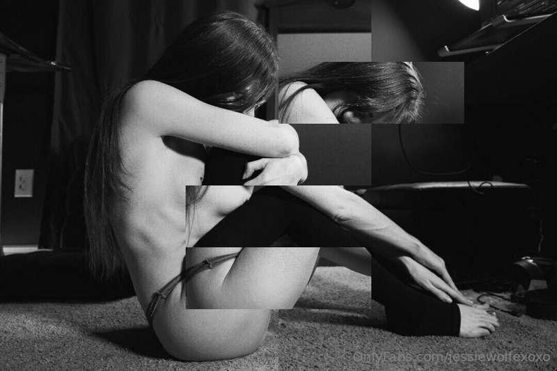 a coding art project using some photos.

Engraved: Wearing c..