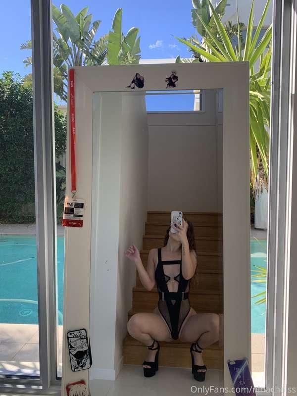 played around today with the mirror in my AXL bodysuit 💕