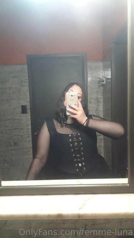 This chubby babe is way too hot for your sight 👿 
CUM TO DMs..