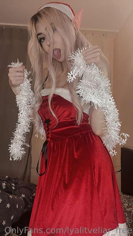 What do you think of my new Christmas costume?😍😍
