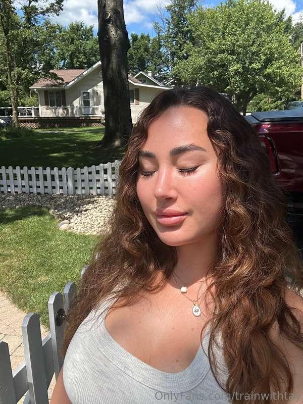 If looks could kill, you’d already be mine. 💋