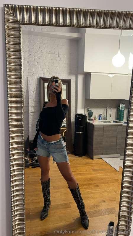 the shit i'm sending out on @skimaskgirluncensored tonight i..