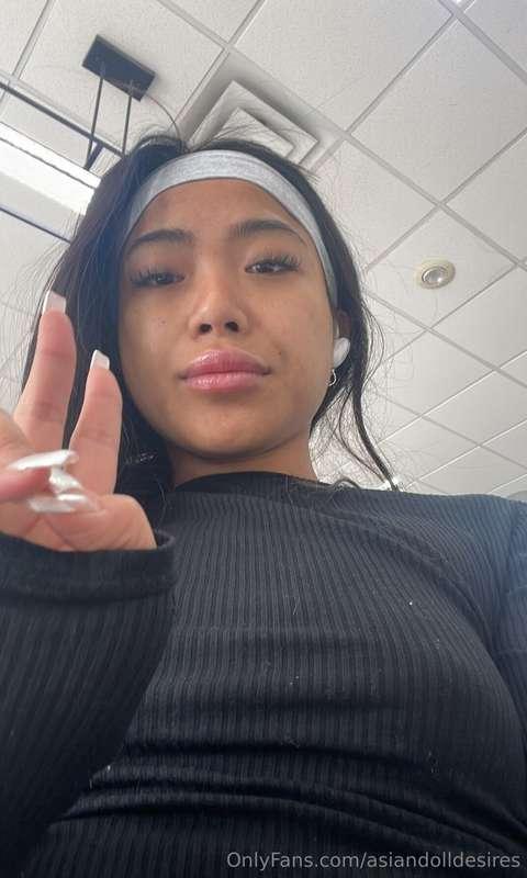 nips pokin through 4 u ;)