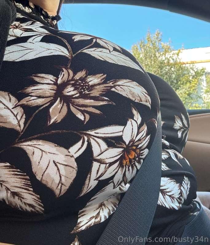 Happy Friday! Here’s some 🚘 content 💋💋💋