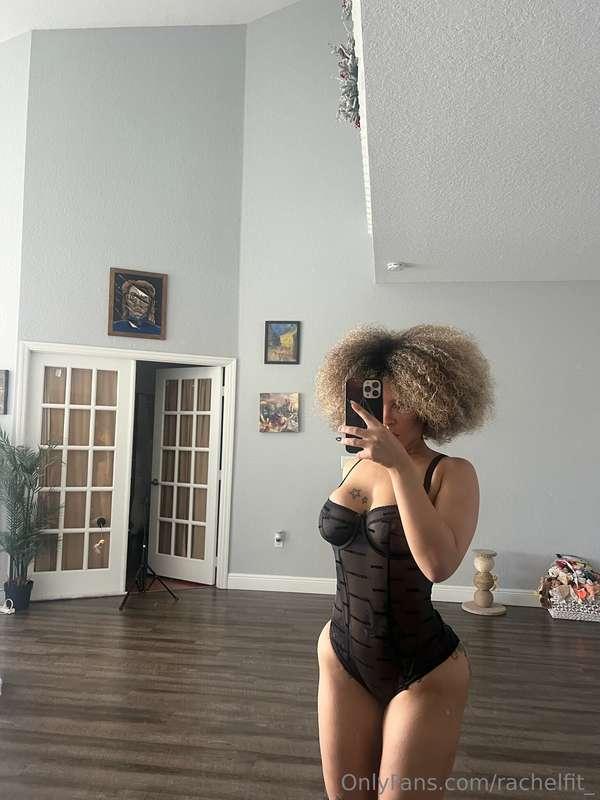 This view in black? Built to distract 😘🖤