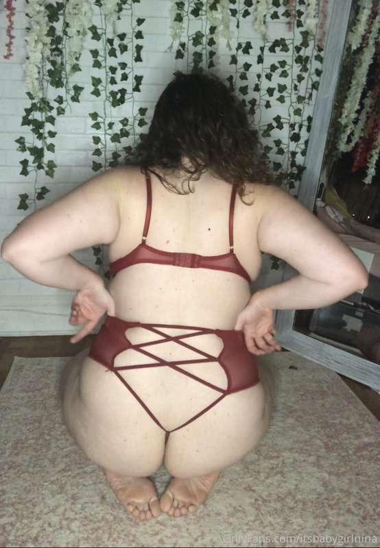 The back of this set is so cute 😻 I can’t get over how good ..