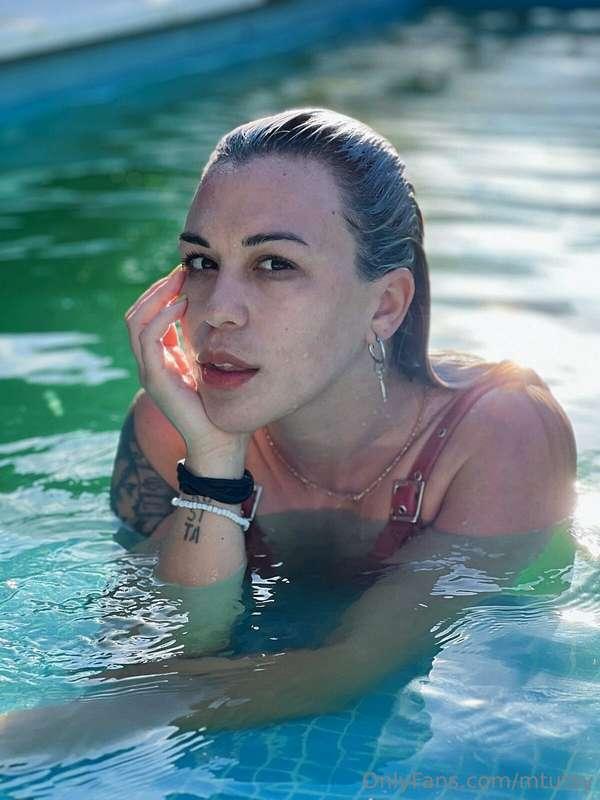  Guess how long I can get wet? 😏😈