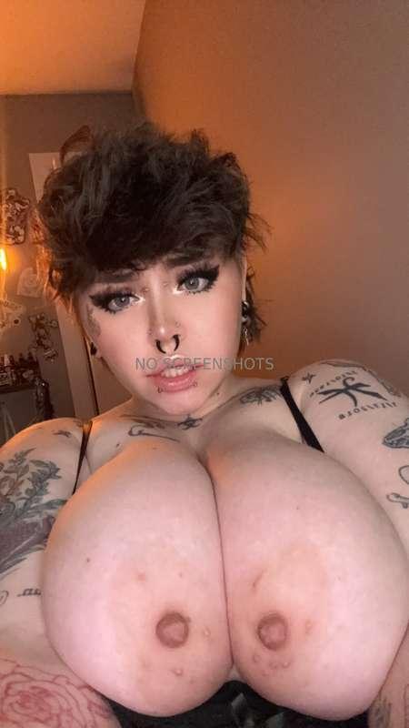 Nasty bitch >_<