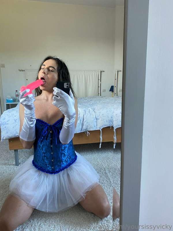 yoursissyvicky image #1