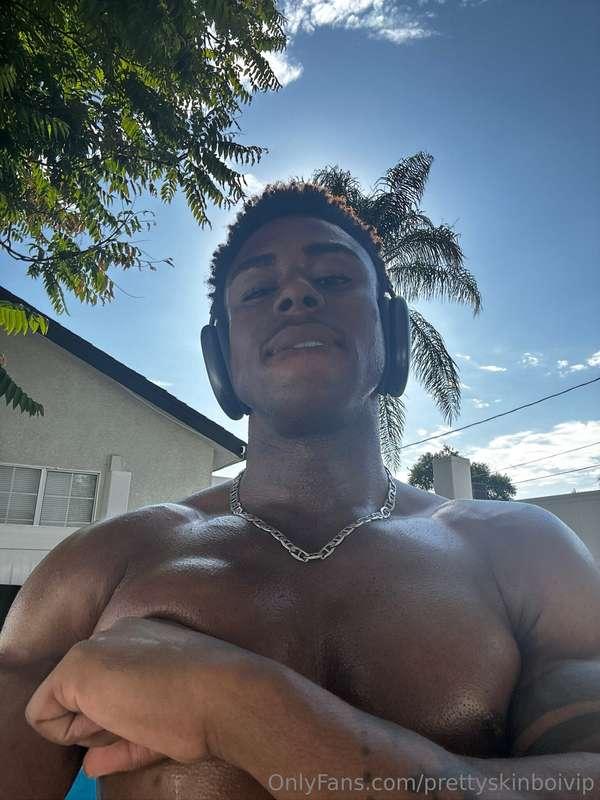 trouble’s calling… i’m feeling it today 😉