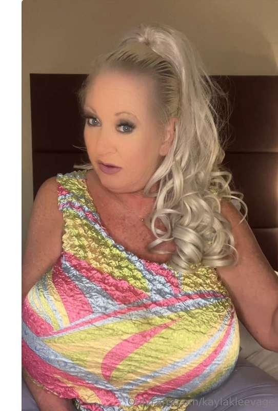 kaylakleevage image #1